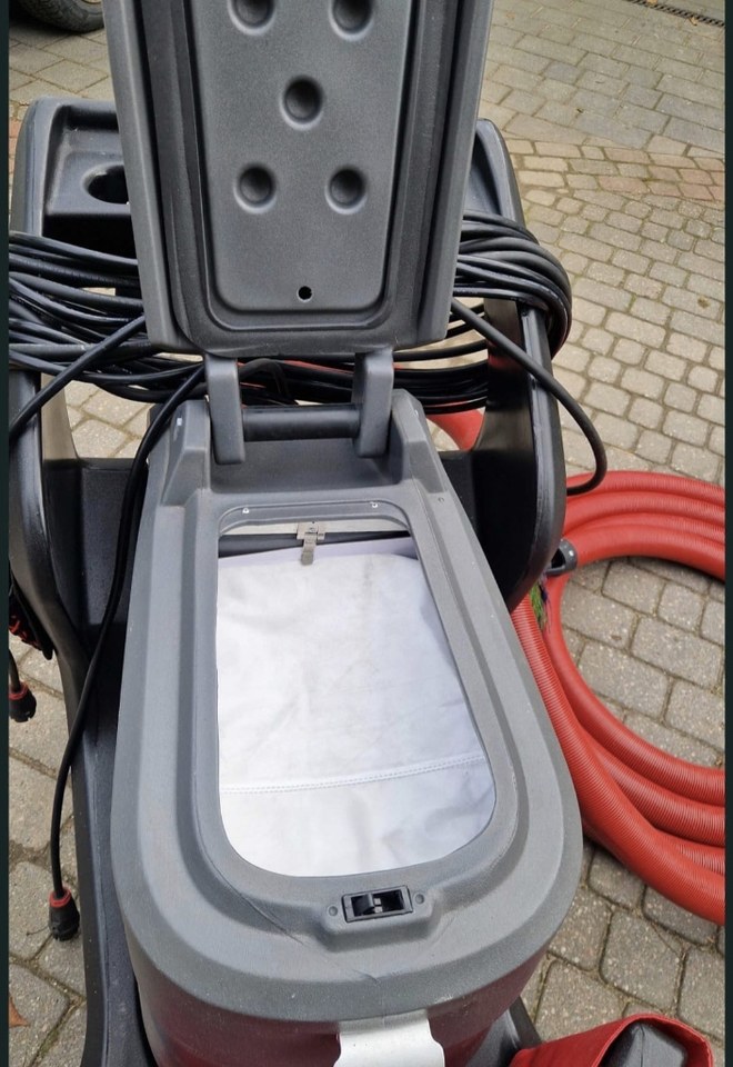 Komora filtracyjna z filtrem HEPA 99,97% w urządzeniu Rotobrush Beast AeroPlus Warszawa